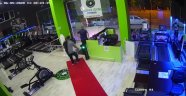 Deprem anı güvenlik kameralarına böyle yansıdı
