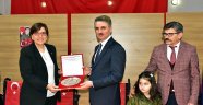 Depremden etkilenenlere akülü sandalyeler törenle teslim edildi