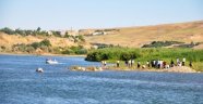 Dicle Nehrine giren 2 kardeşten biri öldü diğeri kayboldu