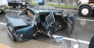 Direğe çarpan otomobil hurdaya döndü: 4 yaralı
