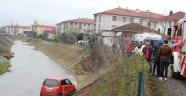Direksiyon hakimiyetini kaybetti dereye uçtu
