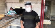 Doğanşehir'de esnaflara yüz koruyucu siper dağıtılıyor