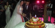 Düğünde pasta yerine çiğ köfte kestiler