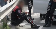 'Dur' ihtarına uymayan sürücü aracını polislerin üzerine sürdü!