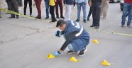 Durakta otobüs beklerken uğradığı silahlı saldırıda öldü