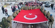 Eksi 7 derecede 3 kilometre yol yürüdüler