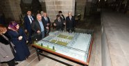 Elazığ Valisi Zorluoğlu tarihi mekanları gezdi
