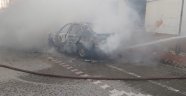 Elektrik kontağından çıkan yangın aracı küle çevirdi