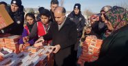 Emniyet Genel Müdürü Aktaş depremzedelere kumanya dağıttı
