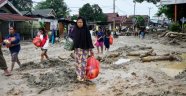 Endonezya'da sel felaketinde ölenlerin sayısı 25'e ulaştı
