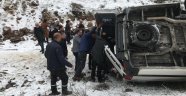 Erciyes'te yolcu minibüsü şarampole devrildi: 3 yaralı