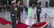 Erdoğan, Cezayir'de şehitler abidesine çelenk bıraktı