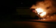 Erzincan'da kamyonet cayır cayır yandı