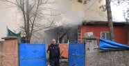Erzincan'da yangın 5 kişilik aileyi evsiz bıraktı