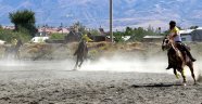 Erzincan'daki atlı cirit müsabakaları nefes kesti