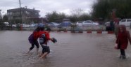 Erzin'de şiddetli yağışlar nedeniyle okullar tatil edildi