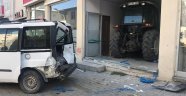 Erzurum'da traktör işyerine girdi