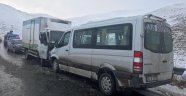 Erzurum'da kamyonet ile minibüs çarpıştı: 8 yaralı