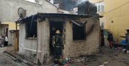 Eşine kızıp evini yaktı
