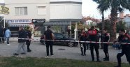 Eşini kıskandı güzellik merkezini silahla bastı: 1 ölü