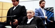 Eski Nazi gardiyanın davası Almanya'da başladı