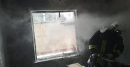 Evde çıkan yangından 1'i çocuk 3 kişi etkilendi