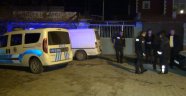 Evlerinin önünde baba oğula silahlı saldırı: 1 ölü, 1 yaralı
