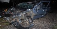 Feci kaza araba hurdaya döndü