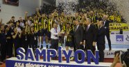 Fenerbahçe kupasını aldı