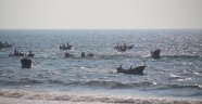 Filistinliler İsrail'in deniz ablukasını kırmak için denize açıldı