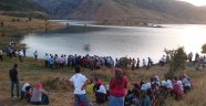 Fotoğraf çekerken baraj gölüne düşen genç kayboldu