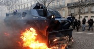 Fransa'da zırhlı araçlar ilk defa sokağa indi
