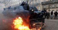 Fransa'da zırhlı araçlar ilk defa sokağa indi