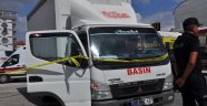 Gazete dağıtım şirketi şoförü araç içinde ölü bulundu