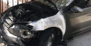 Gece yarısı otomobile benzin döküp kundakladılar