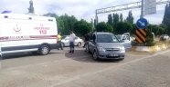 Gölbaşı'nda 2 otomobil çarpıştı