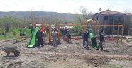 Gövük Mahallesinde çocuklar için yaptırılan oyun parkı hizmete girdi