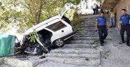 Gümüşhane'de otomobil merdivene düştü: 1 ölü