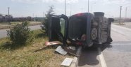 Hafif ticari araç devrildi 1 ölü 3 yaralı
