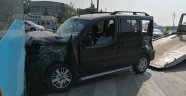 Hafif ticari araç halk otobüsüne çarptı: 3 yaralı