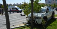 Hafif ticari araç ile kamyonet çarpıştı: 5 yaralı