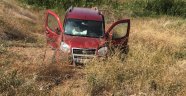 Hafif ticari araç şarampole devrildi: 2 yaralı