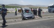 Hafif ticari araç şerit değiştirirken kaza yaptı: 4 yaralı