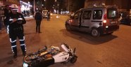 Hafif ticari araçla motosiklet çarpıştı: 1 yaralı