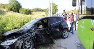 Halk otobüsü otomobille çarpıştı: 2 yaralı