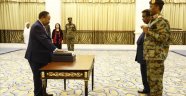 Hamadok geçiş dönemi başbakanı olarak yemin etti