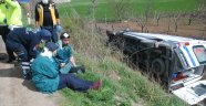 Hasta taşıyan ambulans devrildi: 4 yaralı