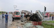 Hasta taşıyan ambulans kamyonetle çarpıştı: 6 yaralı