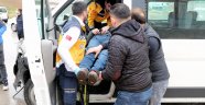 Hastane servis minibüsü ile otomobil çarpıştı: 1 yaralı