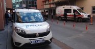 Hastanede yatarken refakatçi olan babasını öldürdü